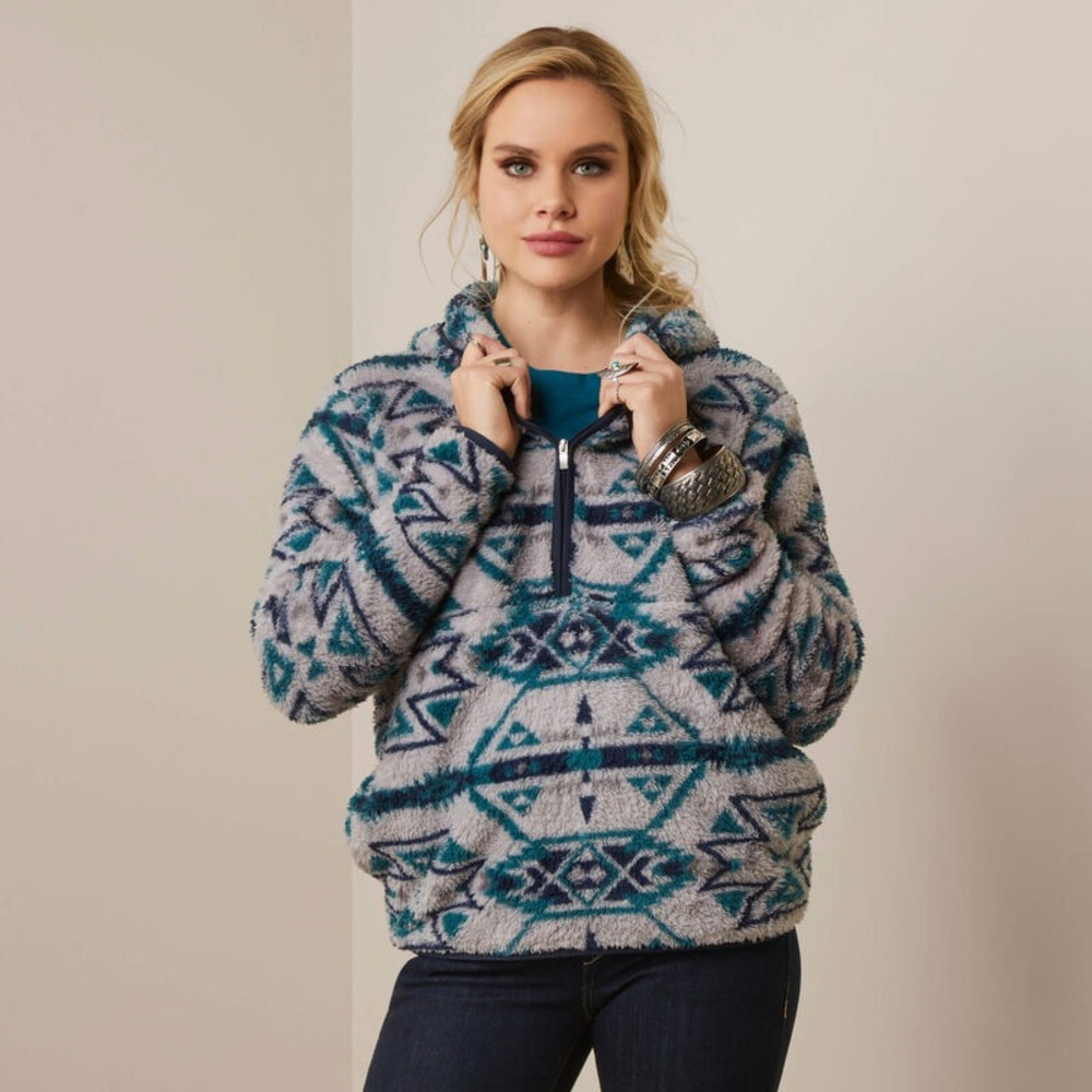 Women’s Ariat teddy bear fleece pullover small So soft!
